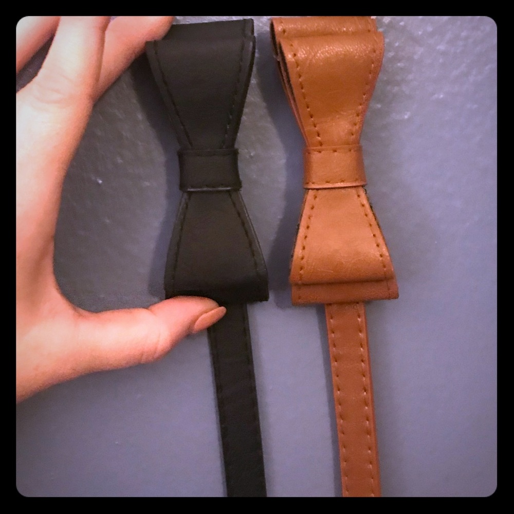 2 bows belts with button fasteners 💕